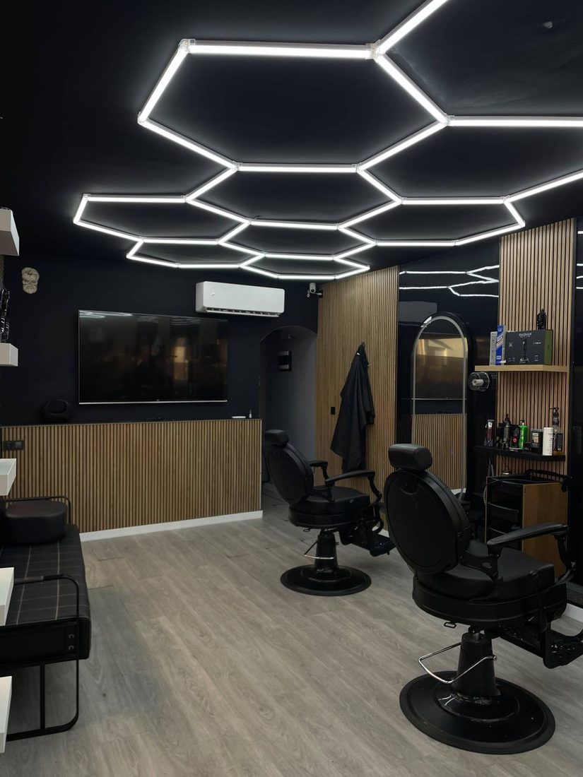La sala con el techo de luz